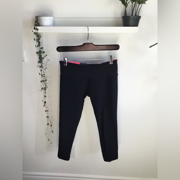 Lululemon Crop Leggings. Reversible, Size 6. Like New! - Picture 5 of 5